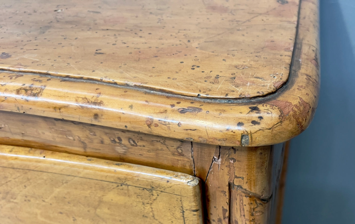 Chest of drawers, Italian manufacture. 18th century.