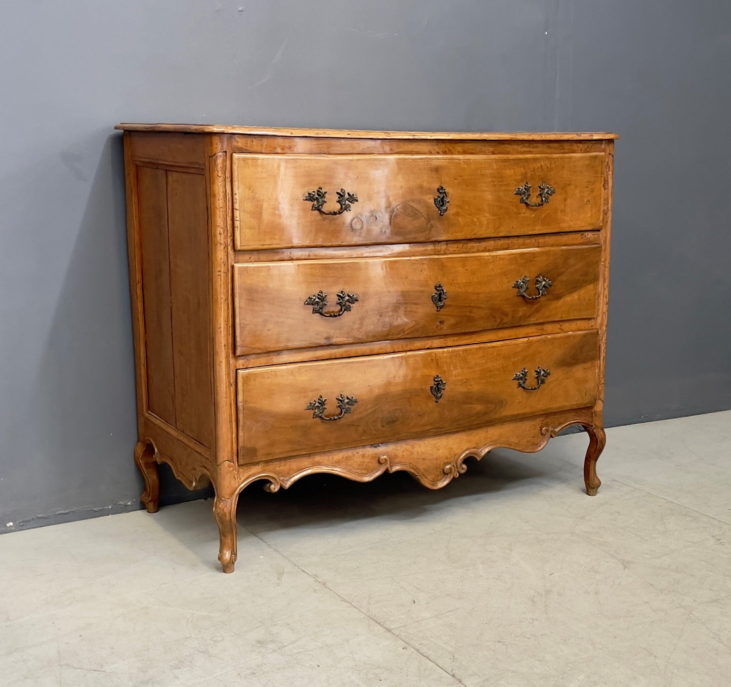 Chest of drawers, Italian manufacture. 18th century.