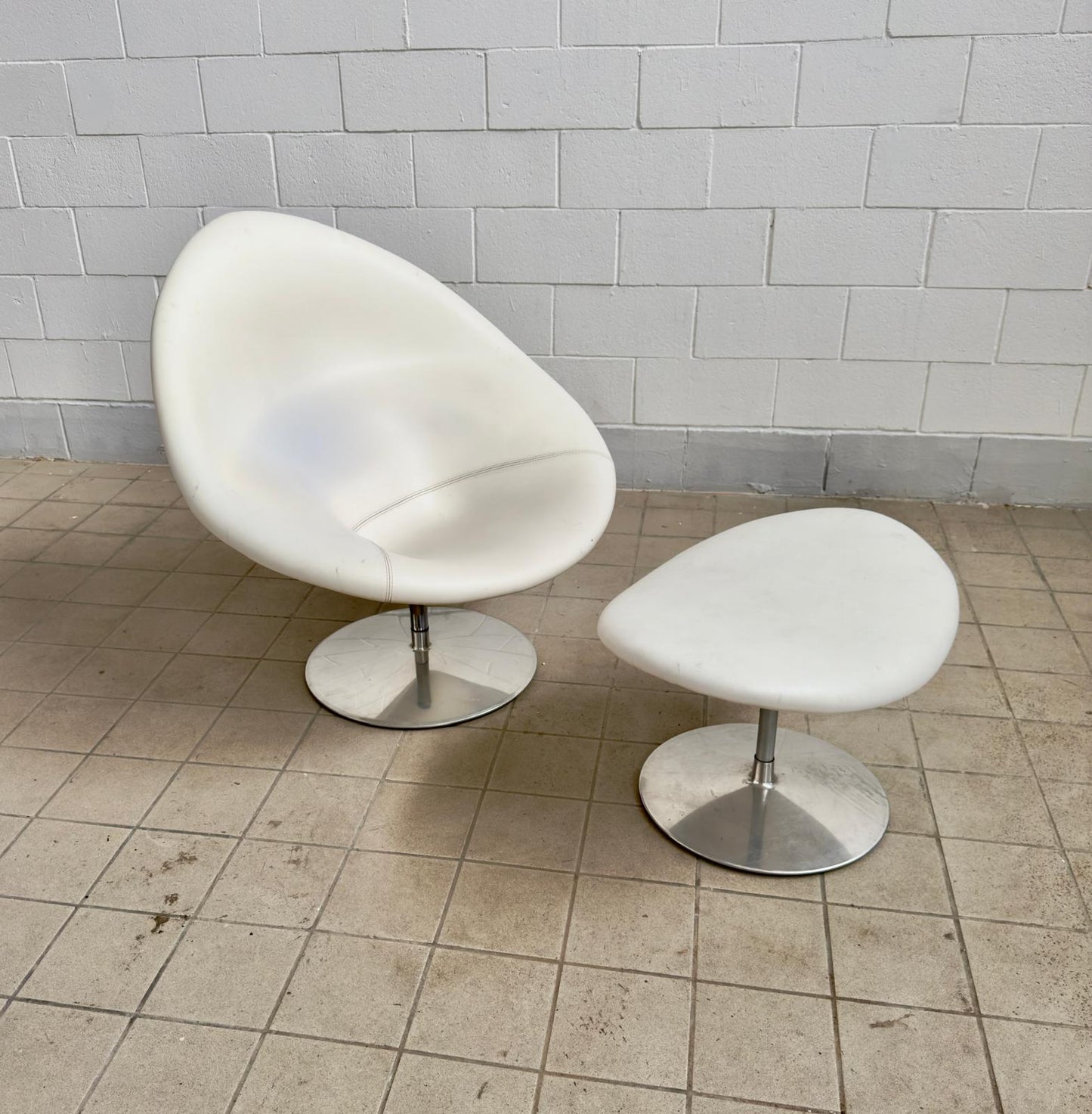 Pierre Paulin, White Big Globe Lounge Chair with Ottoman