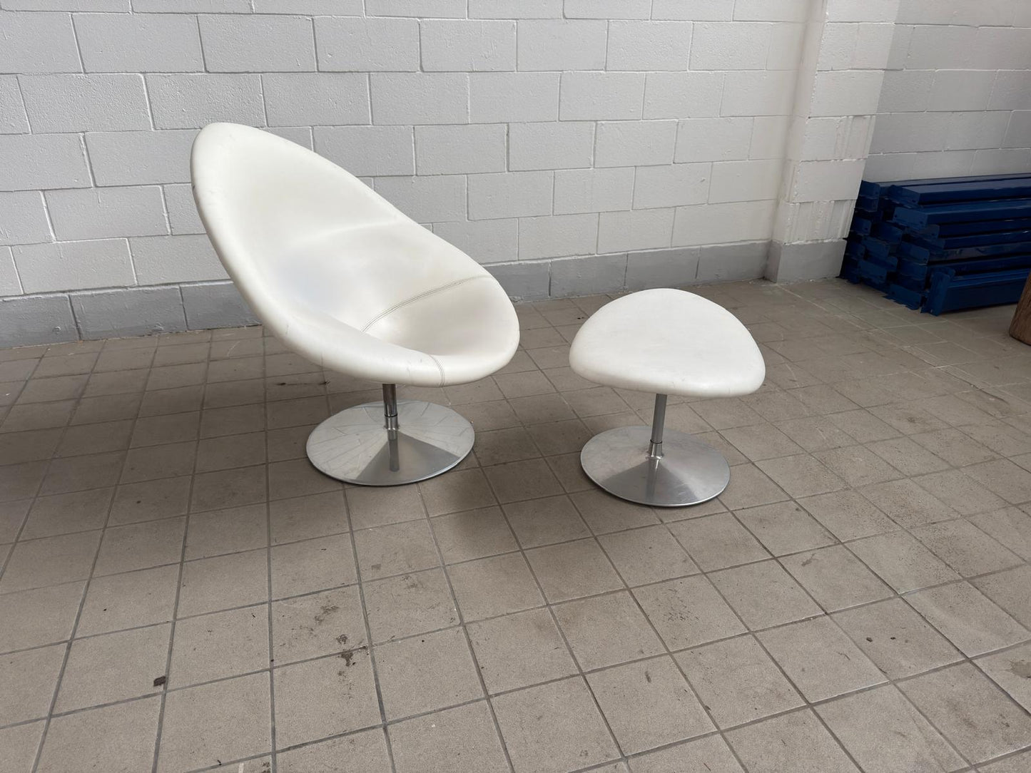 Pierre Paulin, White Big Globe Lounge Chair with Ottoman
