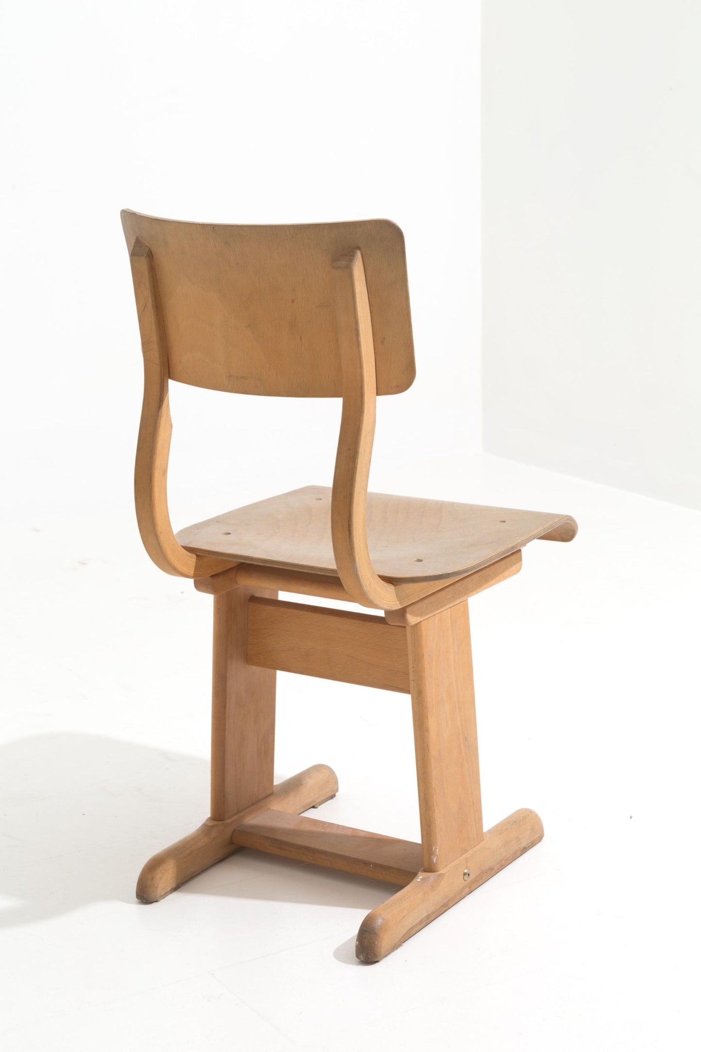 Six wooden school chairs. '50s