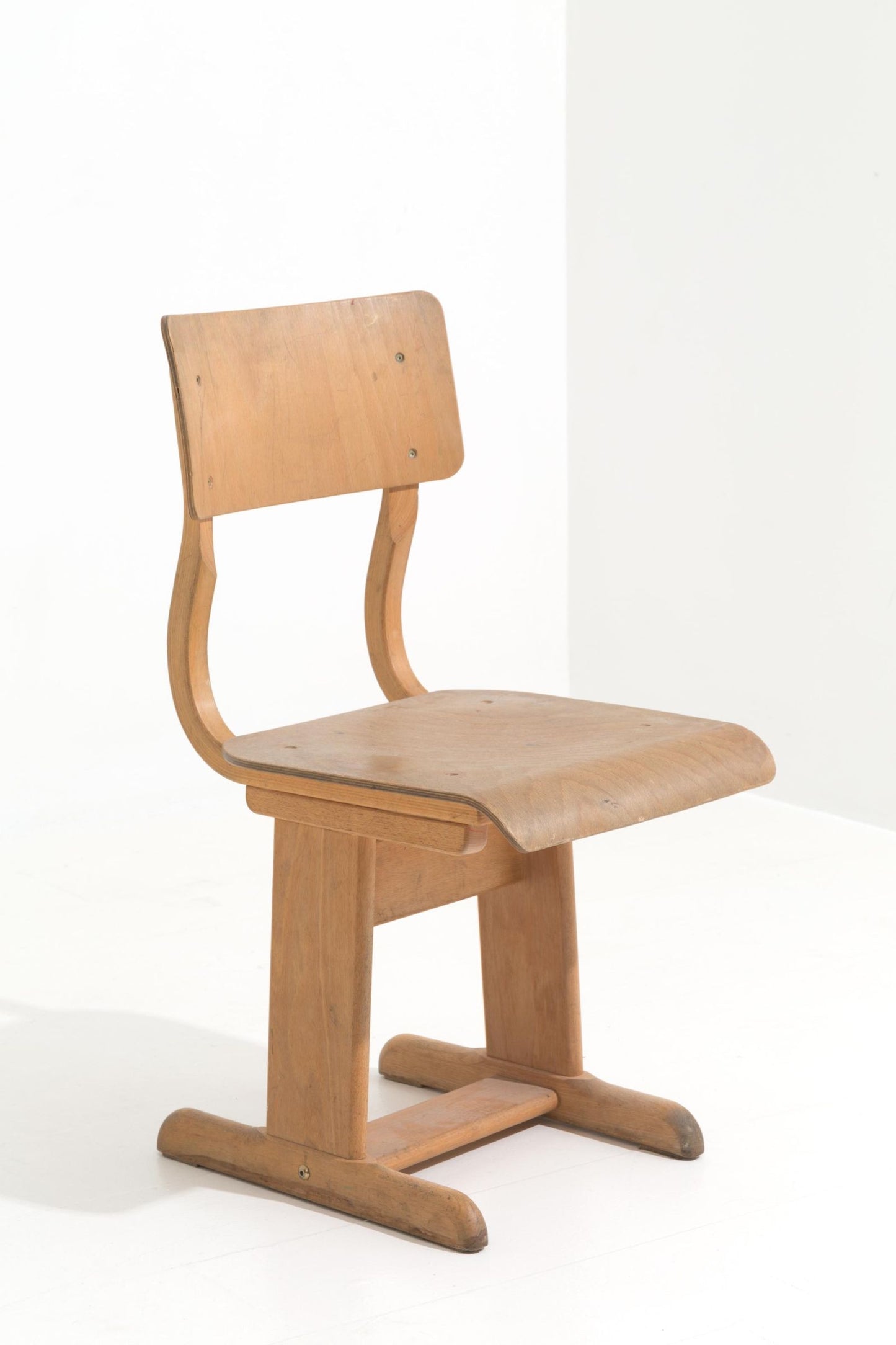 Six wooden school chairs. '50s