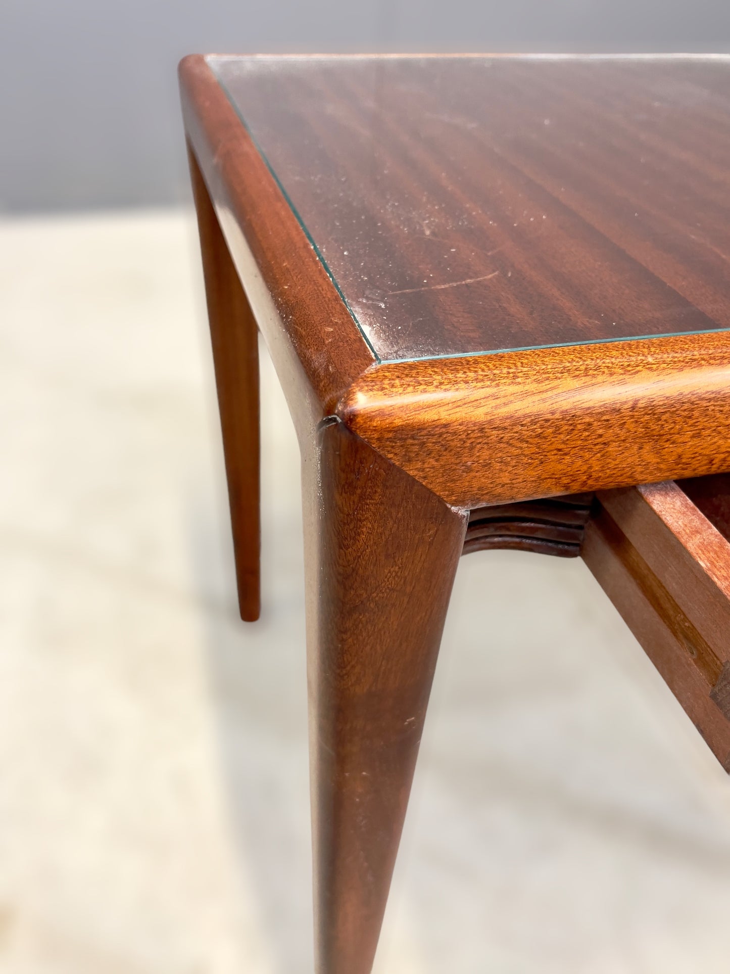 Osvaldo Borsani Pair of small Coffee Tables/ Nightstands, 1950s